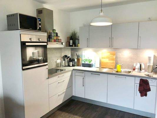 Die Einbauküche mit E-Geräten