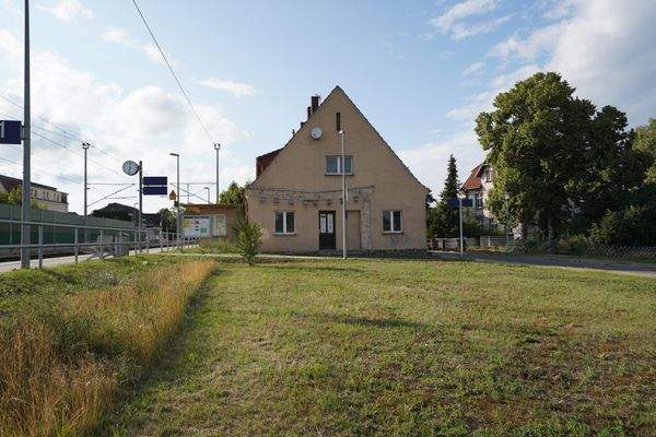 Bahnhofsgebäude Grundstück