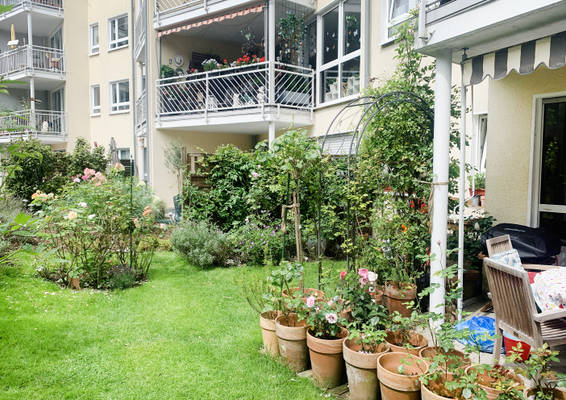 Terrassen- und Gartenansicht II