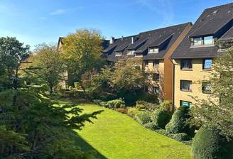 Loggia - Blick in die gepflegte Wohnanlage