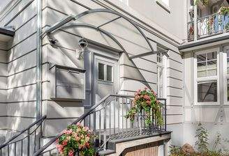 Eingang zu den Wohnungen KG + 1.OG + DG