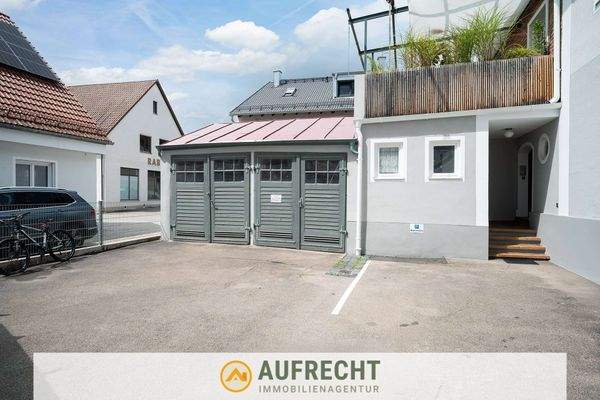 Ansicht Hintereingang und Garage