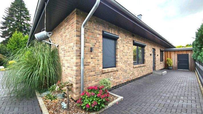 Zuwegung zur Einliegerwhg. mit extra Eingang