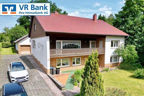 Vorderseite inkl. Einfahrt