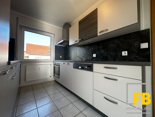 Küche mit neuwertiger Einbauküche