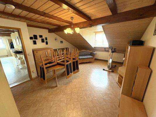 2 Altbau DG Wohnenh.jpg