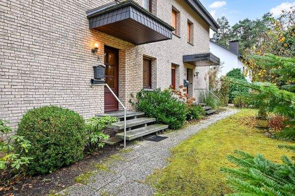 Hauseingang & Vorgarten