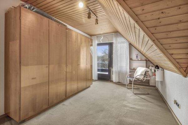 Kind 1 im Dachgeschoss