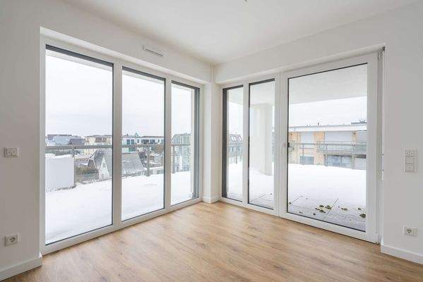 Wohnbereich mit Blick auf die Dachterrasse