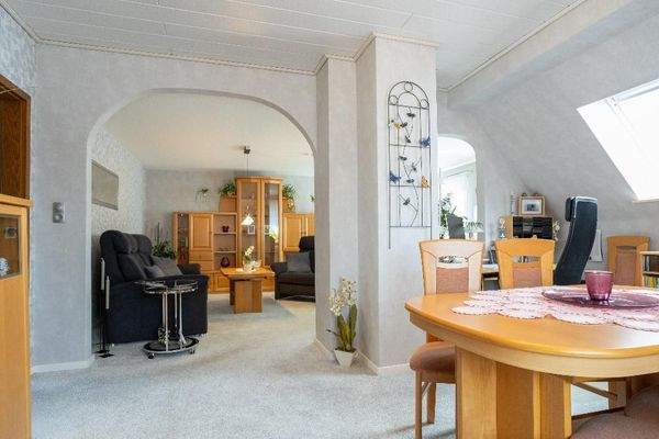 Der Wohn- und Essbereich im OG