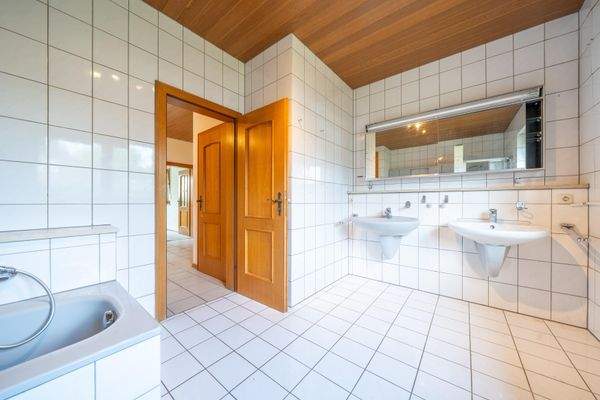 Badezimmer im Erdgeschoss