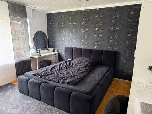 Schlafzimmer mit Doppelbett