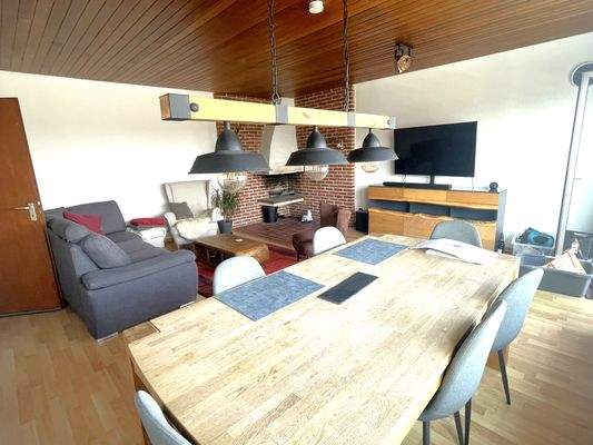 Wohn-Essraum mit Kamin