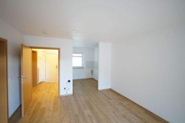 Wohnzimmer und Küche - 3 Raum WE