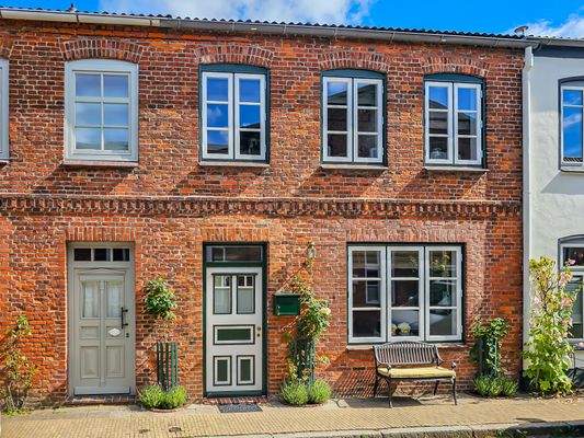 12. Kernsaniertes Wohnhaus .jpg