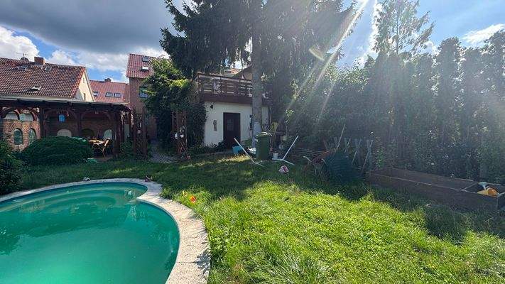 Garten mit Pool