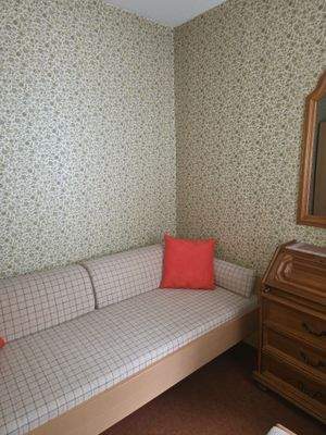 Schlafraum mit Fenster