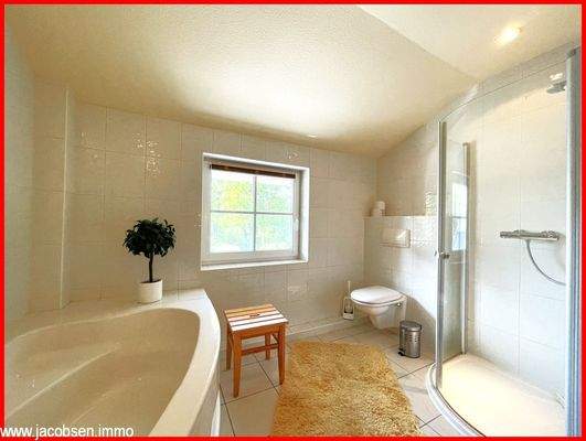 Badezimmer im Obergeschoss 