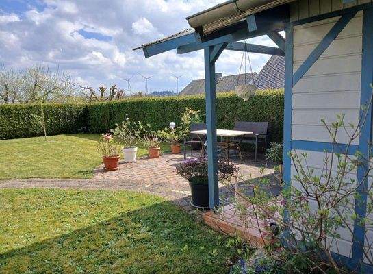 Gartenhaus u. große Spielwiese