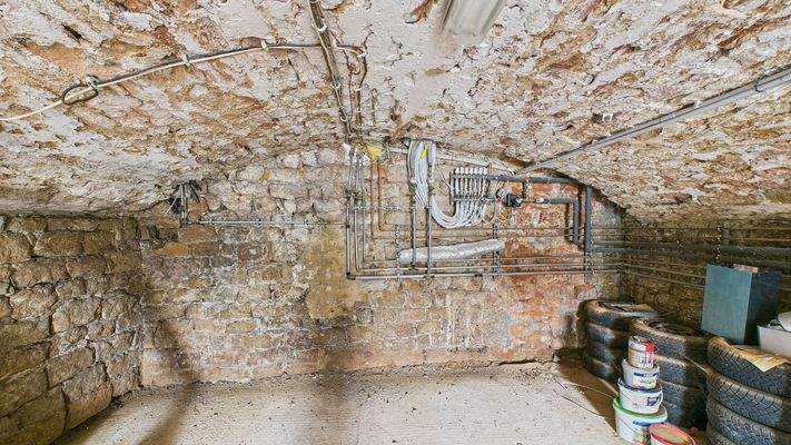 CAM01984G0-PR0499-STILL034