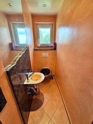 Gäste WC Wohnungsseite