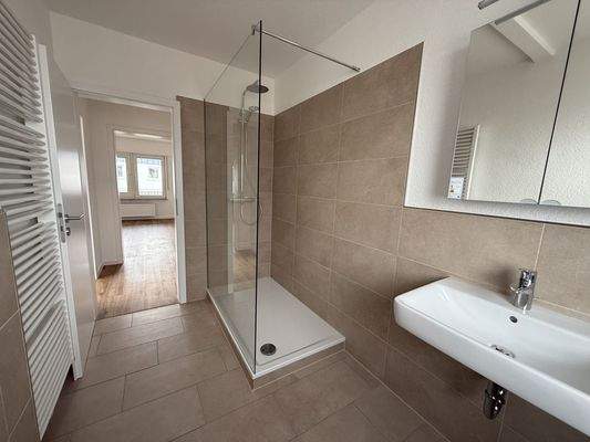 weiterer Blick Badezimmer 