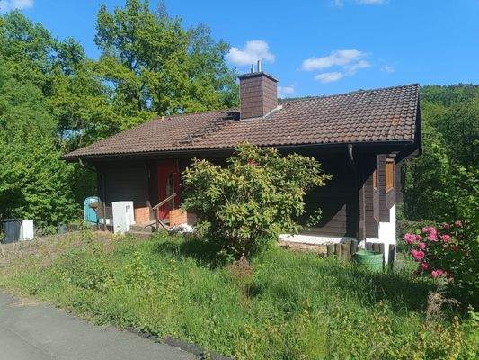 Straßenansicht Eingangsbereich