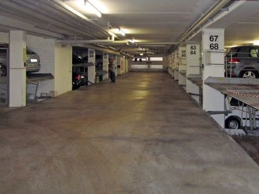 TG-Stellplatz auf Anfrage/ Doppelparkpaletten