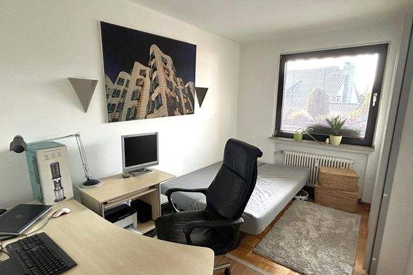 Arbeits- oder Kinderzimmer