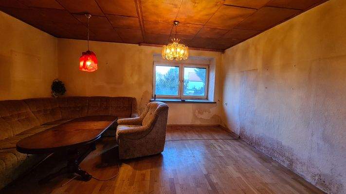 13 Wohnzimmer im Obergeschoss.jpg