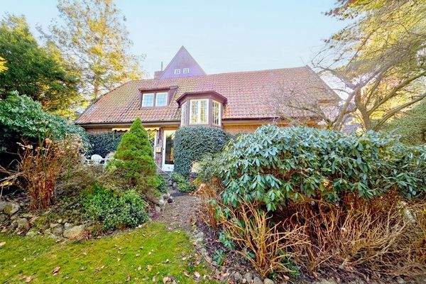 Das Anwesen auf 1.600 m² Grundstück bietet 275 m² Wohnfläche