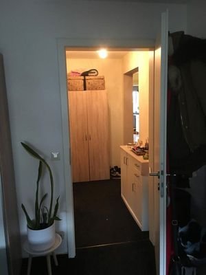 Vorraum Bad u. Schlafzimmer