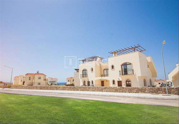 Houses in a Boutique Complex with Pool Near the Sea in Bahçeli Girne