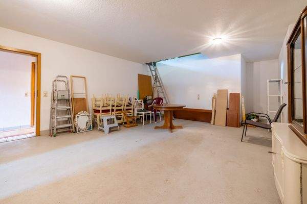 Abstellraum mit Zugang zum Dachboden