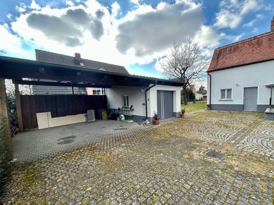 Carport mit Garage