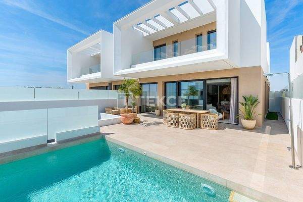 Semi-Detached Villas with Swimming Pools in Dolores Alicante