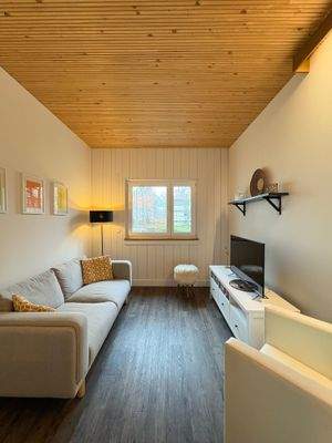 Wohnzimmer mit Fernseher