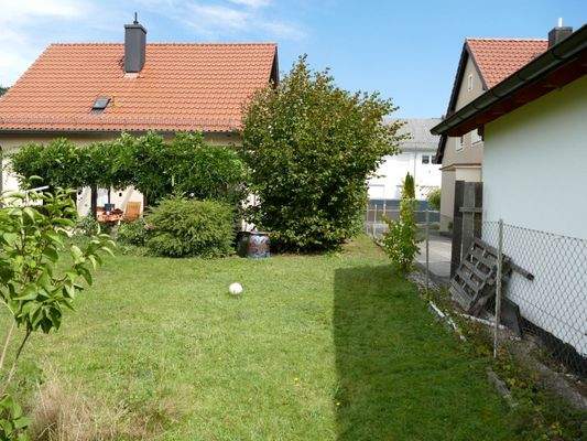 Grundstückzufahrt von hinten