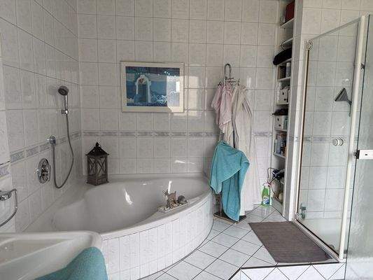 1. Wohnung DG Badezimmer II