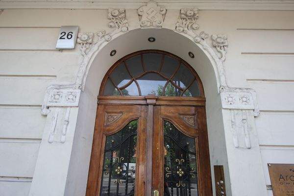 Hauseingang, rechtes Haus