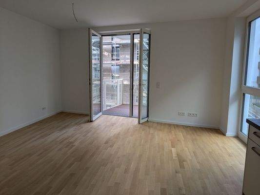 Wohnbereich mit Balkonzugang.jpg