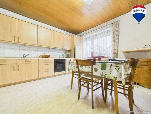 REMAX Immobilien DeLux Einfamilienhau Küche Blieskastel Mark Borowicz