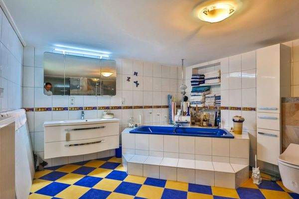 Badezimmer mit Wanne