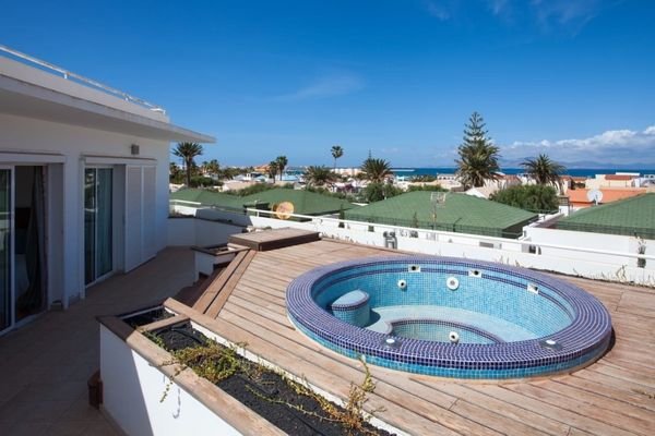 Jacuzzi auf Dachterrasse Klammern Sonnenterrasse mit wunderschönen Ausblick