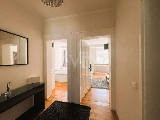 Diele, Sicht in Wohn- und Schlafzimmer 1