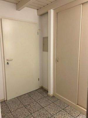 Eingangsdiele mit Einbauschrank, DG