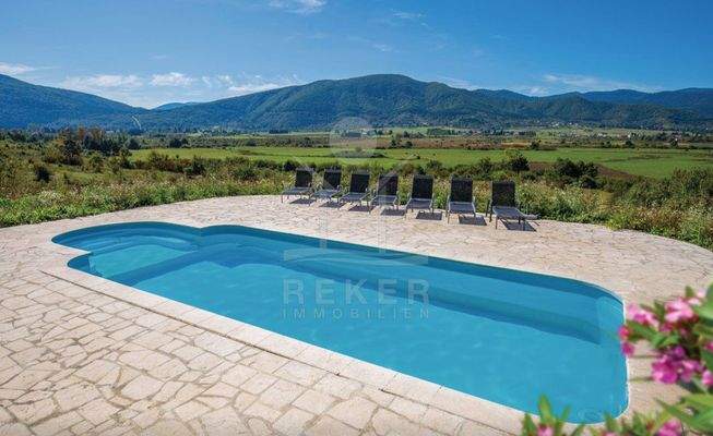 Pool mit fabelhaftem Ausblick