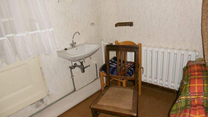 Zimmer mit Wasseranschluß im OG