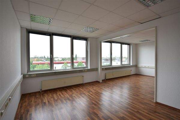 Großraumbüro geteilt