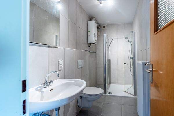 Badezimmer im Untergeschoss